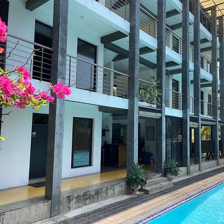 Olanro Hotel Негомбо Экстерьер фото